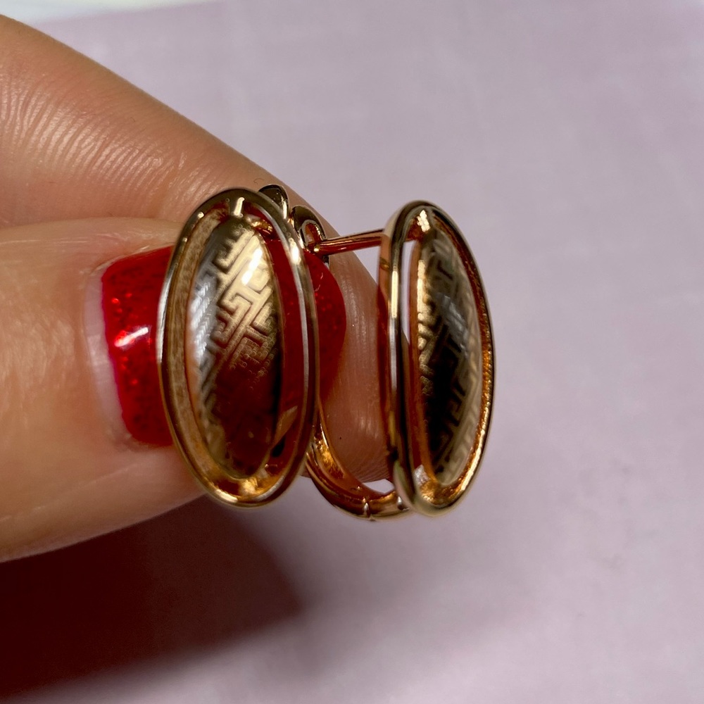 🌟 Gold Plated Earrings - Picture 3 of 3